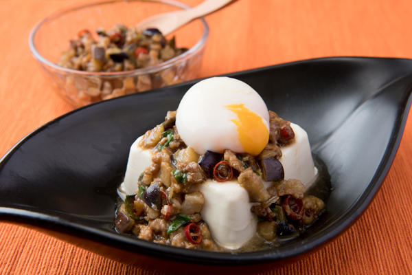 茄子の肉味噌のせ冷奴