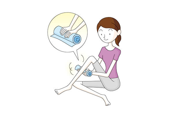 ペットボトルで足裏をほぐす